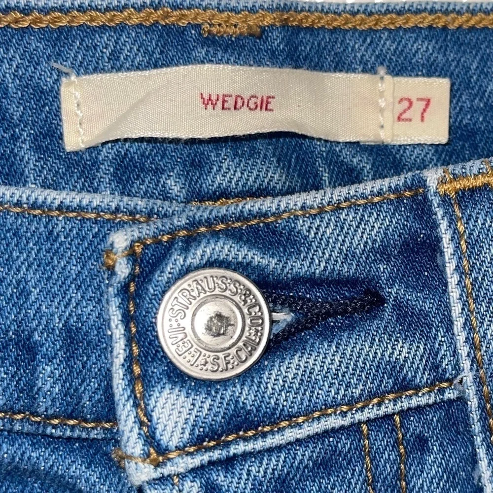 LEVI’S Wedgie High Rise Straight Jeans Premium Denim Button Fly 27